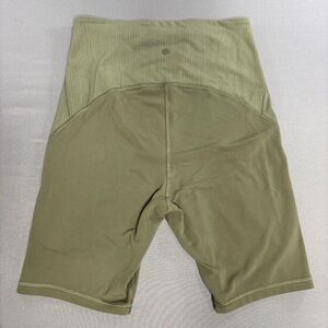 Lululemon Shorts Womens 8 Green Blissful Bend Super High-Rise Yoga Athletic Gym